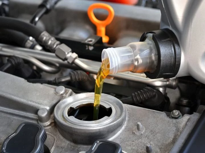 Encha óleo de carro velho